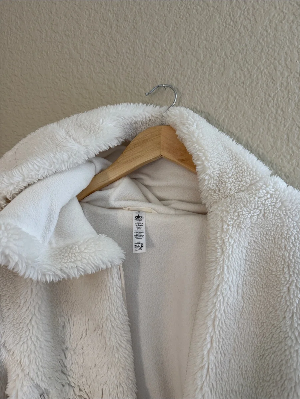 ALO Yoga plush cream